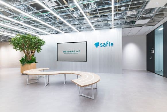 safieエントランス_584x388px.jpg