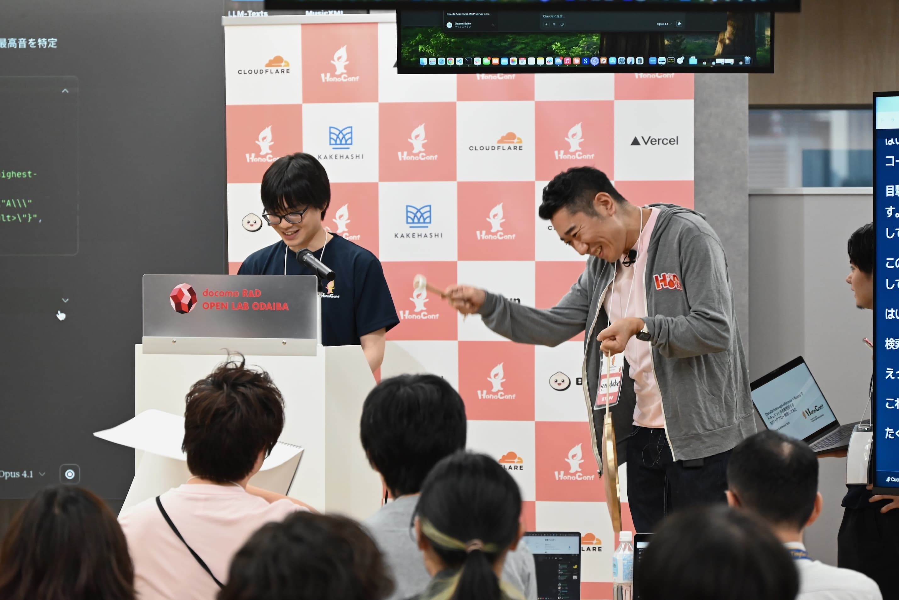 銅鑼を鳴らすyusukebe氏